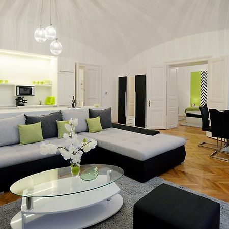 Varkapitany Apartman Eger Exteriör bild