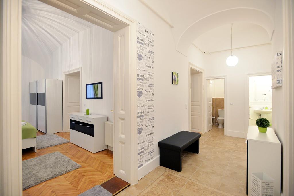 Varkapitany Apartman Eger Exteriör bild