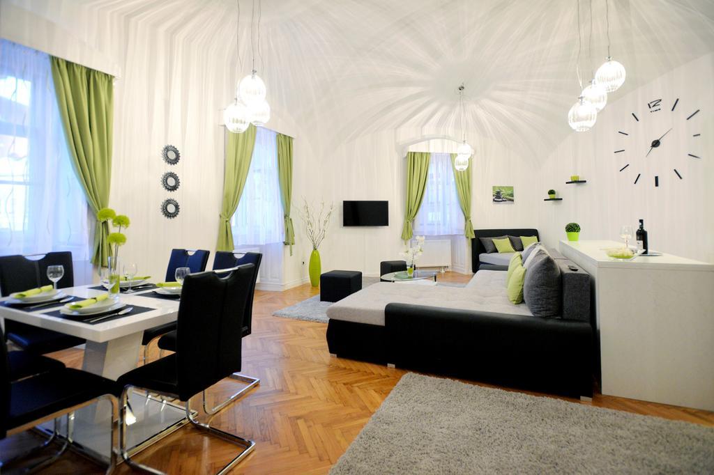 Varkapitany Apartman Eger Exteriör bild