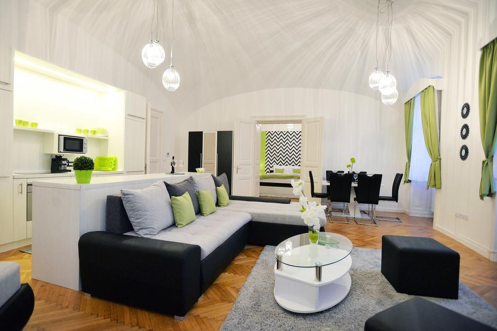 Varkapitany Apartman Eger Exteriör bild