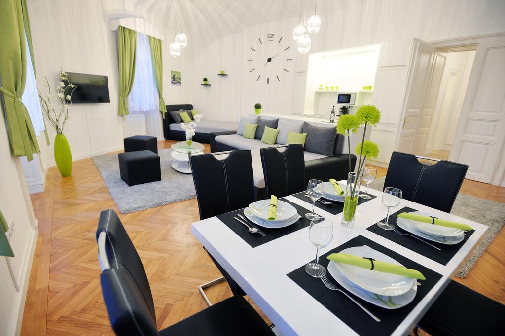 Varkapitany Apartman Eger Exteriör bild