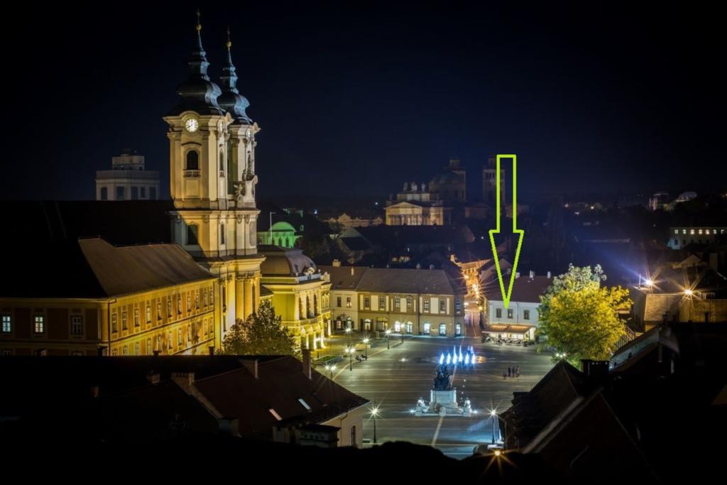 Varkapitany Apartman Eger Exteriör bild